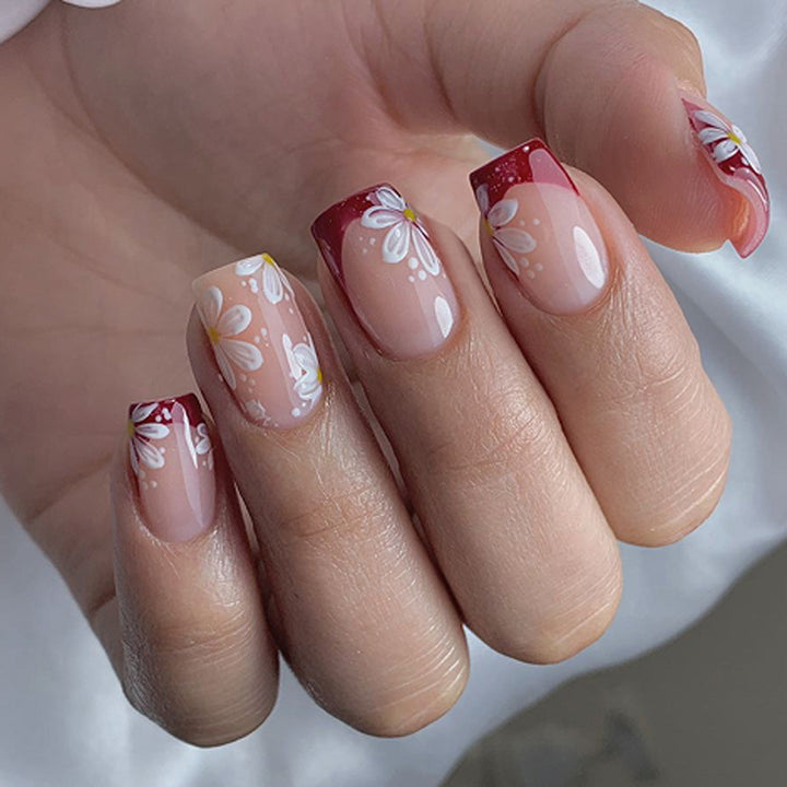 Kunstvolle Nagelverlängerungen mit Blumenmotiv Karnz