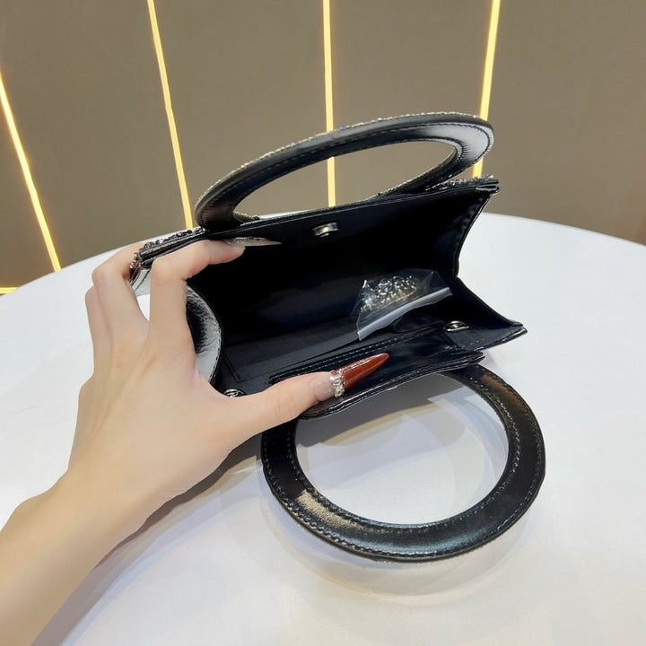 Glänzende strukturierte Abendhandtasche
