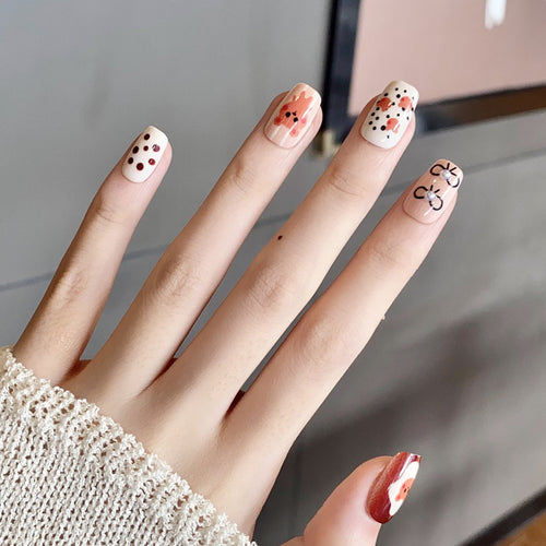 Kreatives Charakter-Design Press-On Nagelkunst Karnz