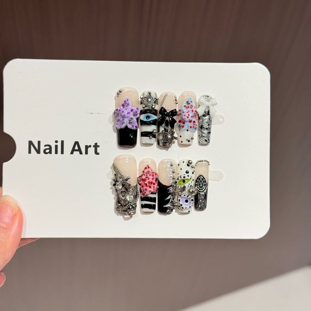 Künstlerisches Press-On-Nagelset mit einzigartigen Designelementen