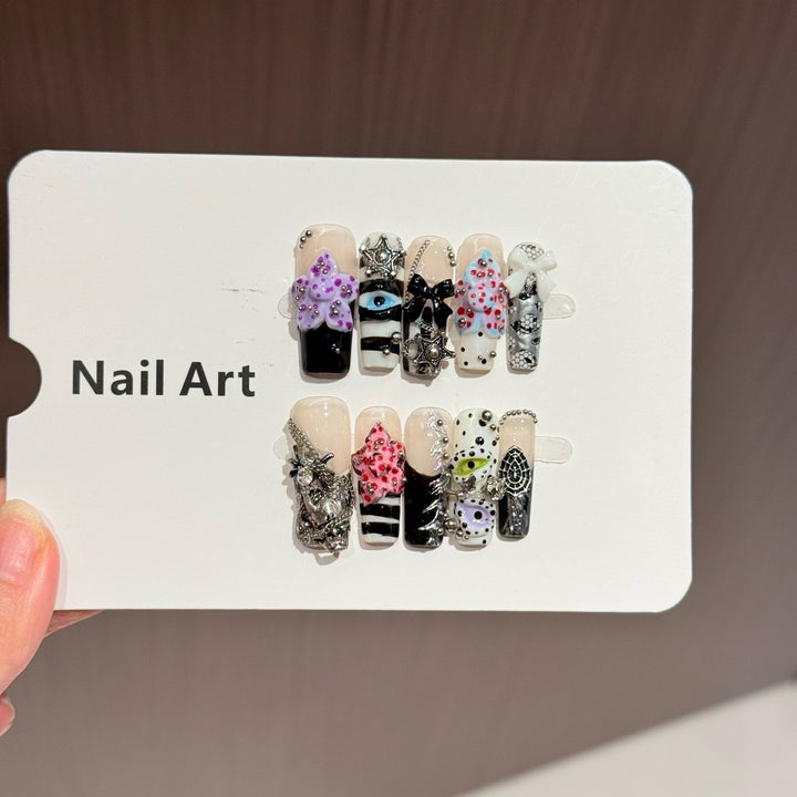 Künstlerisches Press-On-Nagelset mit einzigartigen Designelementen