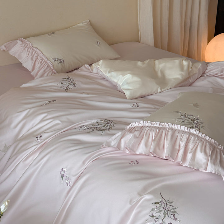 Luxuriöses Satin-Bettwäsche-Set mit Rüschen und zarter Blumenstickerei Karnz