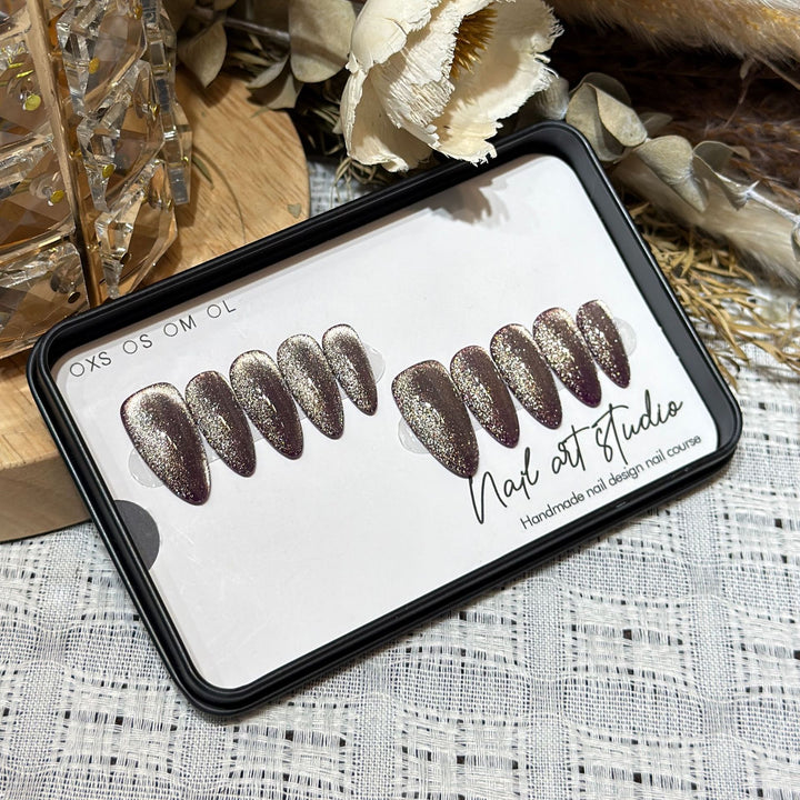 Glamouröser Stiletto Press-On Nagelset mit Glitzerfinish Karnz
