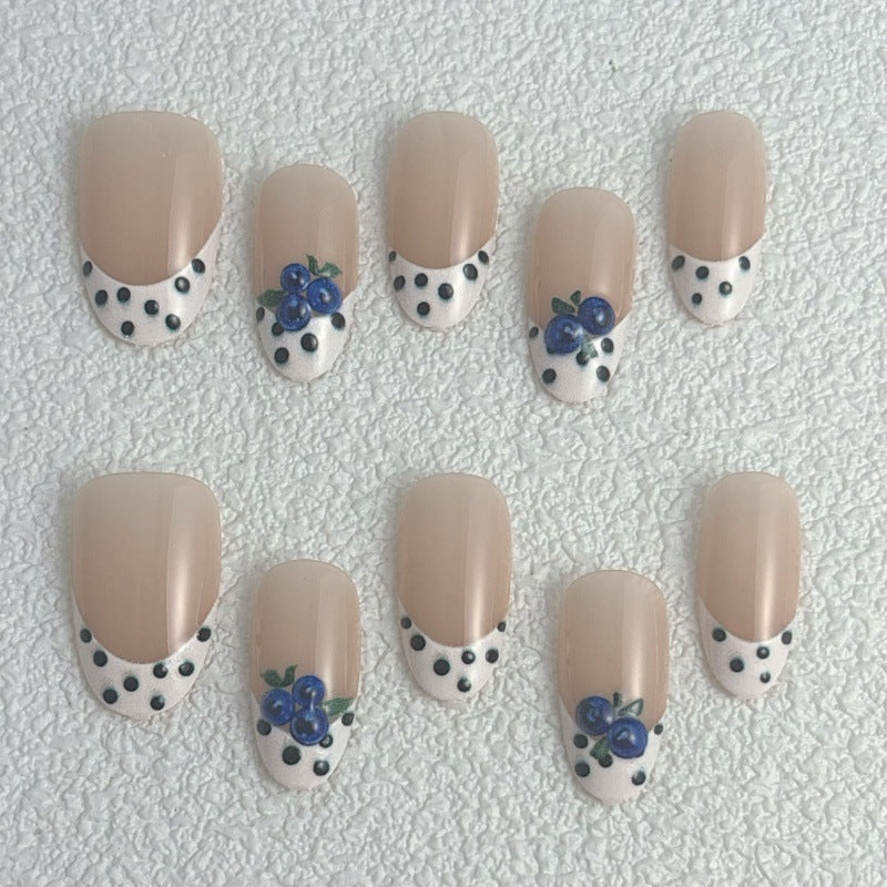 Kreative Kunstnägel mit Beerenmuster Karnz