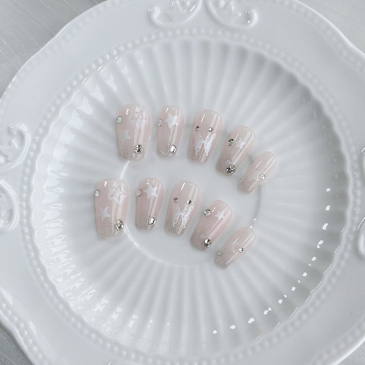 Dekoratives Press-On Nagelkunst Set mit luxuriösen Funkel-Akzenten