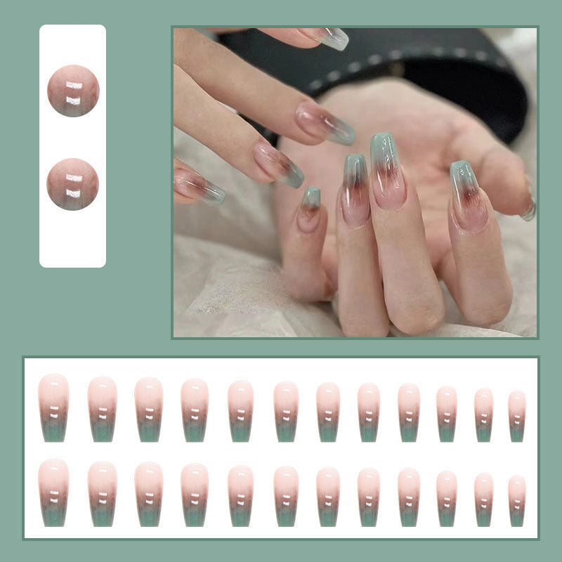Kunstvolle Nagelverlängerungen mit Eleganten Spitzen Karnz