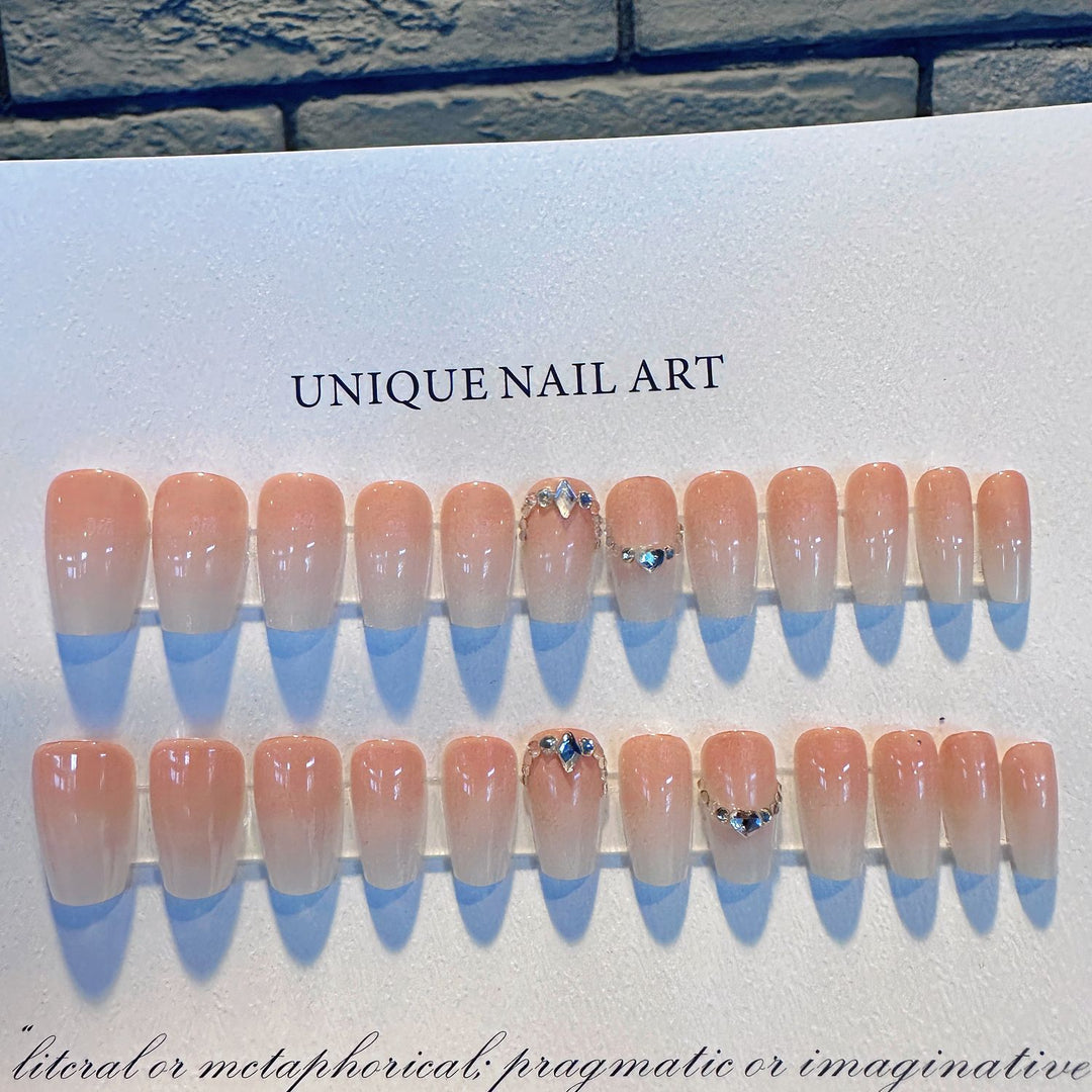 Einzigartige Press-On Nagelspitzen Karnz