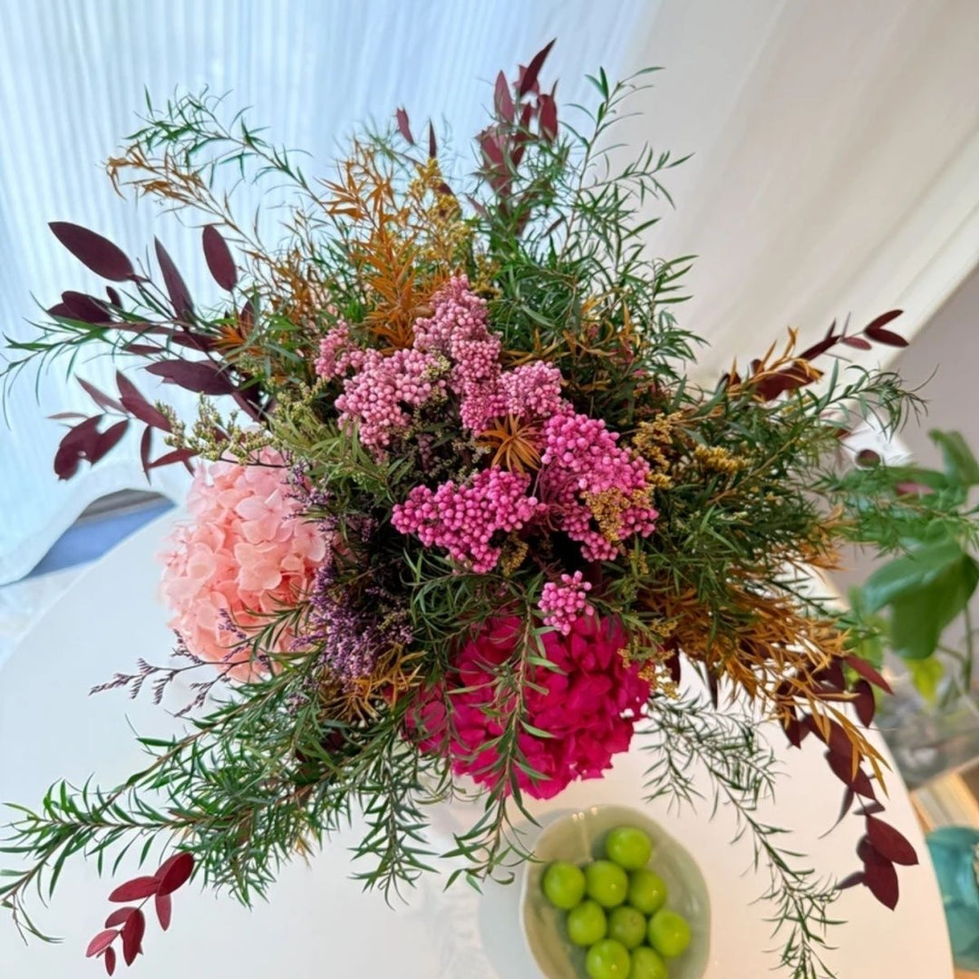Elegante natürliche Blumenarrangement