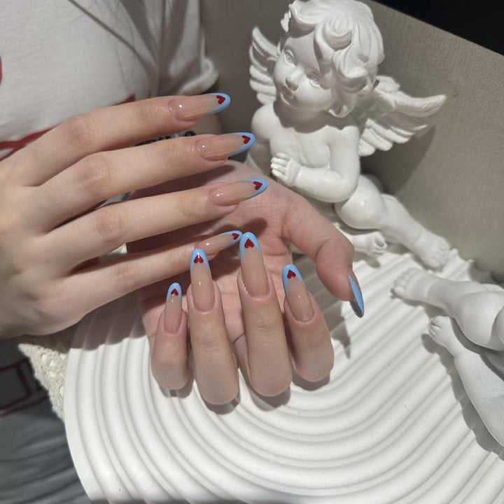 Kunstnägel mit Herzförmigem Design Karnz