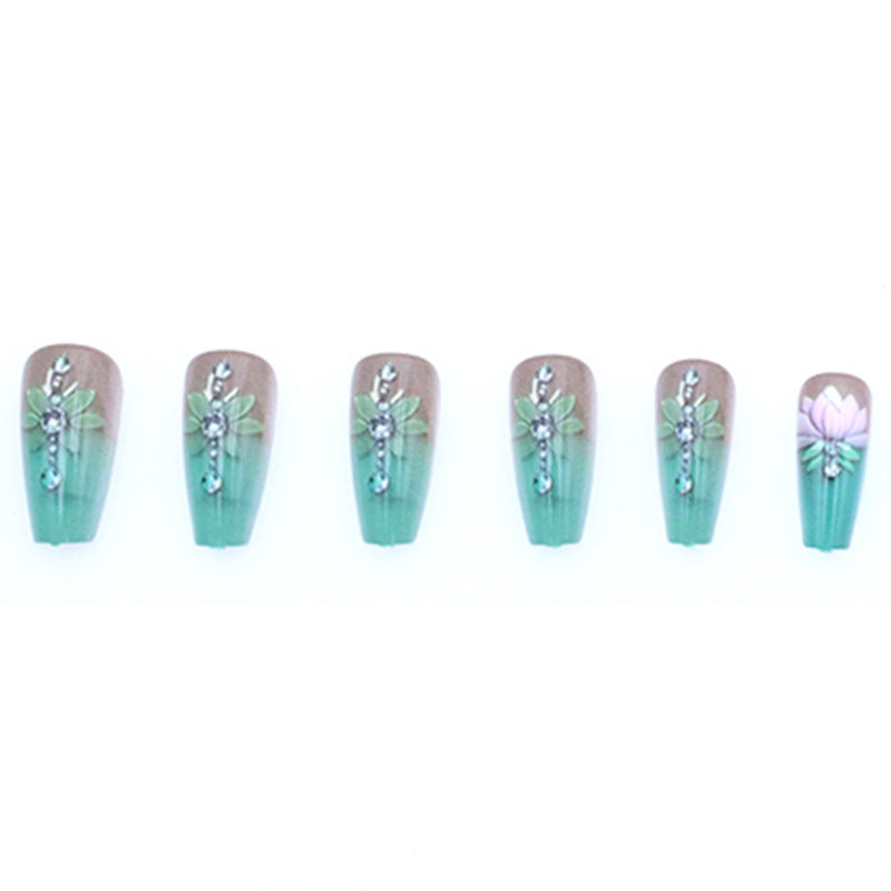 Elegante florale Edelstein-Nagelkunst Karnz