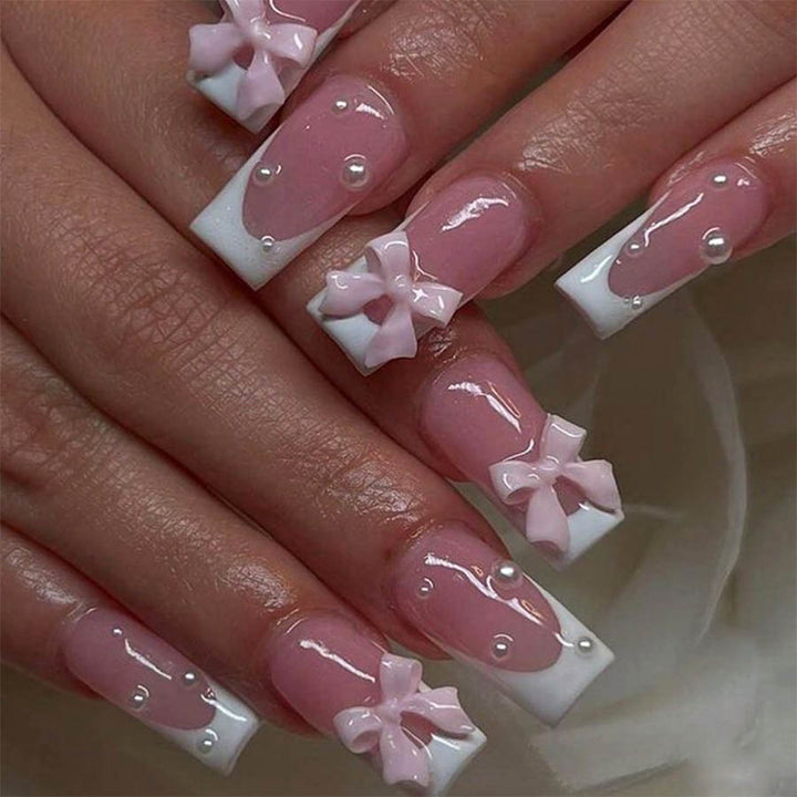 Kunstnagelset mit eleganten Schleifen- und Perlverzierungen Karnz
