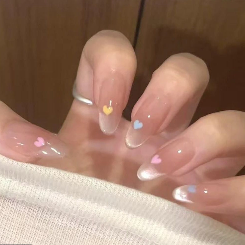 Stylisches Herz-akzentuiertes Press-On Nagelset Karnz