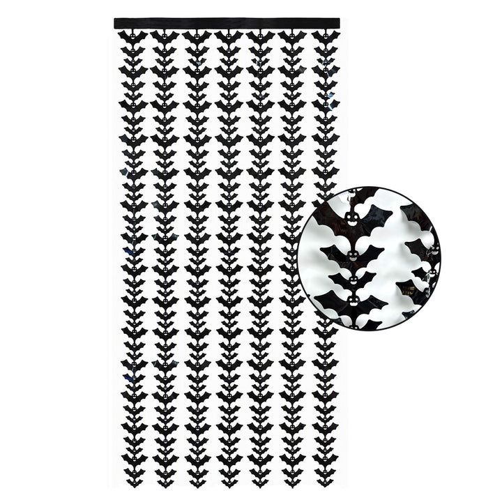 Hängender Halloween-Vorhang aus Metallic-Folienstreifen mit Fledermaus-Silhouetten