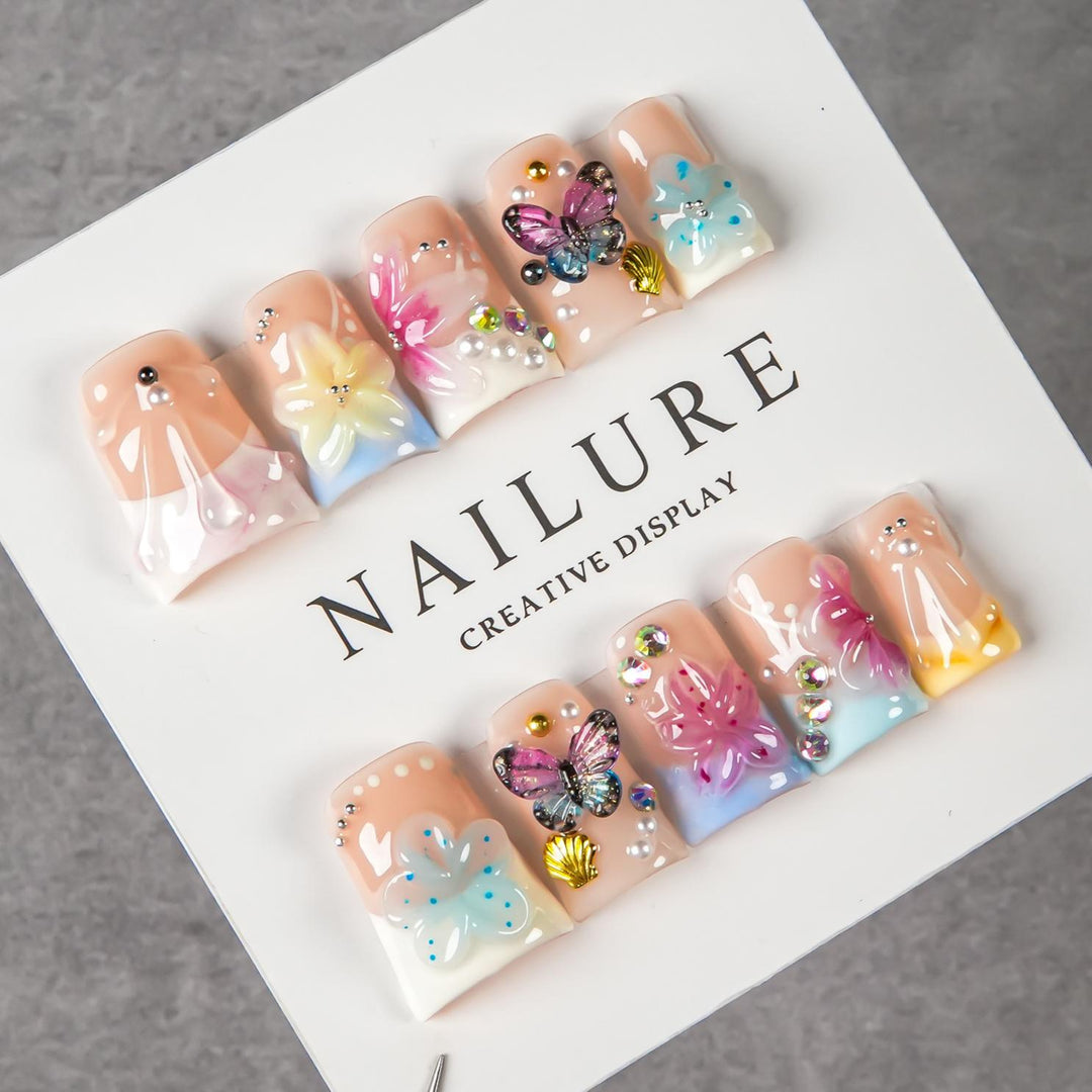 Künstlerisches Floral Schmetterling Press-On Nagelset