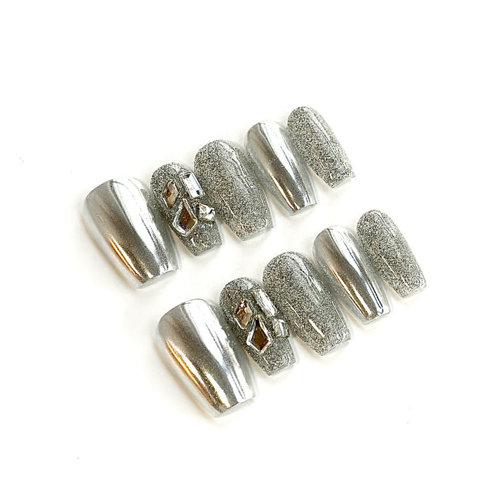 Glamourös Metallic Press-On Nail Art Set