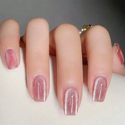 Kunstnagelset mit elegantem Glanz und natürlich aussehendem Finish Karnz