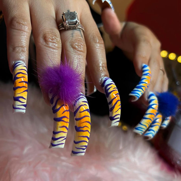 Lange skulptierte Acrylnagelverlängerungen Karnz