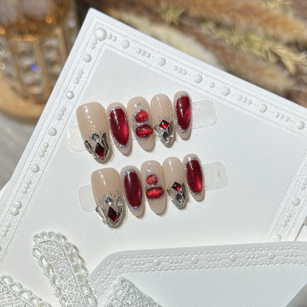 Premium Dekorative Press-On Nagelset mit Edelsteinakzenten Karnz