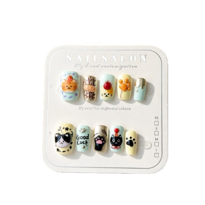 Künstlerische Nagelkunst Karnz