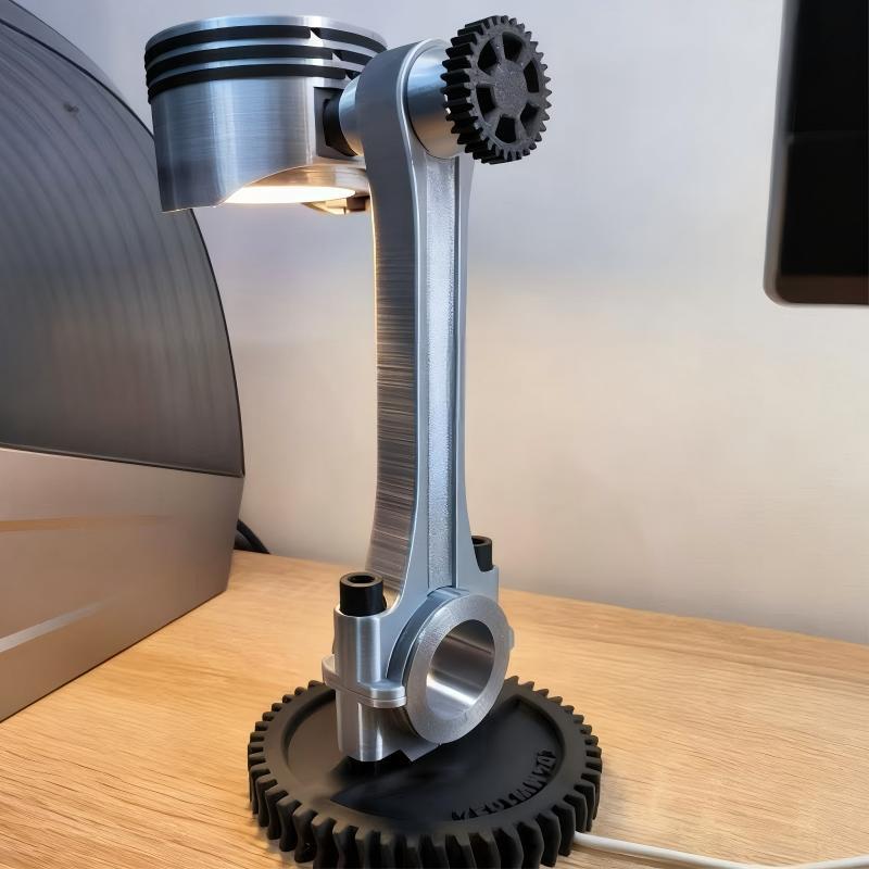 Stilvolle Tischlampe im Automobil-Design Karnz