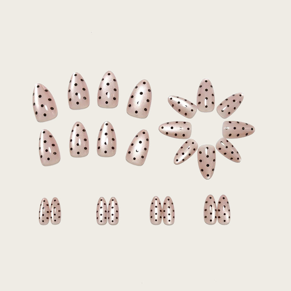 Kunstnägel Im Eleganten Polka-Dot-Design Karnz
