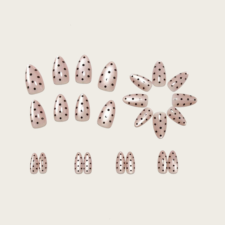 Kunstnägel Im Eleganten Polka-Dot-Design Karnz