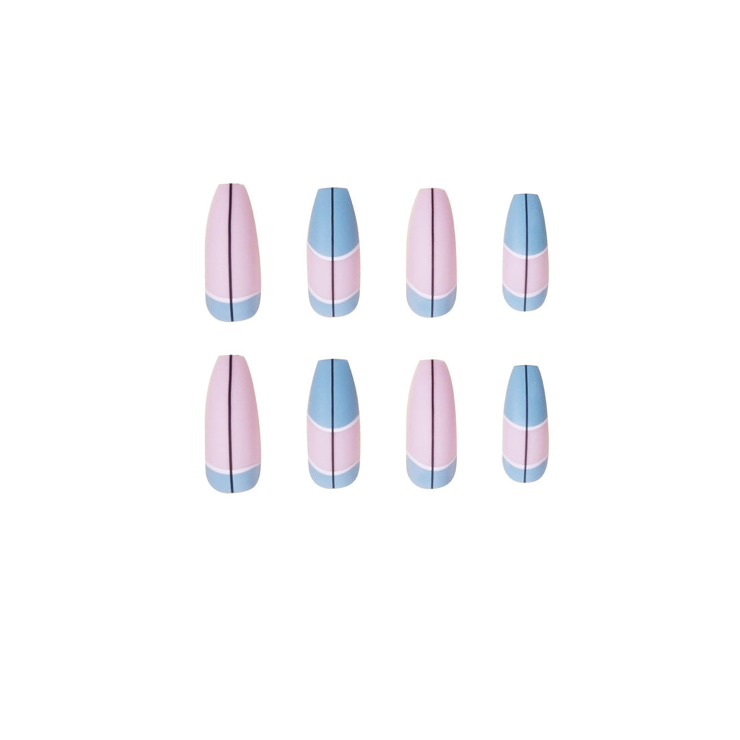 Trendige Stiletto-Nägel mit geometrischem Design Karnz