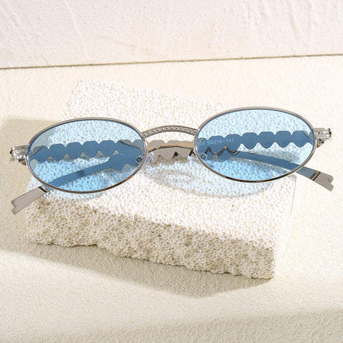 Modische Sonnenbrille mit Ovalem Rahmen und Luxuriösem Akzent Karnz