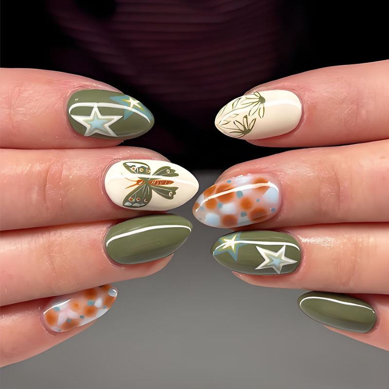 Kunstnagelset mit kreativen Motiven und filigranen Details Karnz