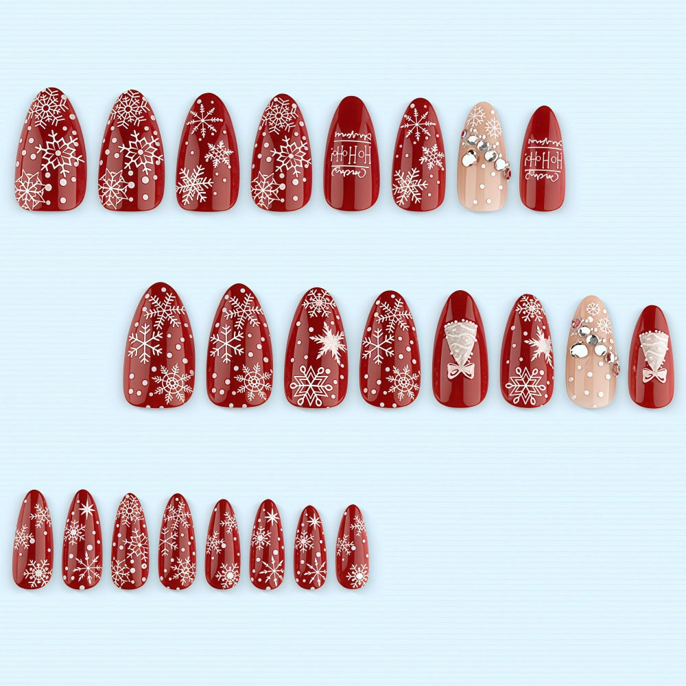 Kunstnägel im festlichen Weihnachtsdesign Karnz