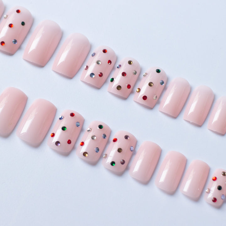 Dekoratives mit Edelsteinen besetztes Nagelkunst-Set