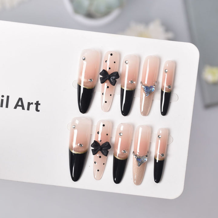 Elegante spitze Press-On-Nagelerweiterungen Karnz