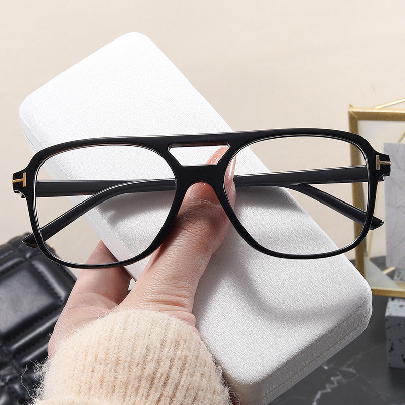 Damen modische Brille mit feinem Rahmen und strengen Konturen Karnz