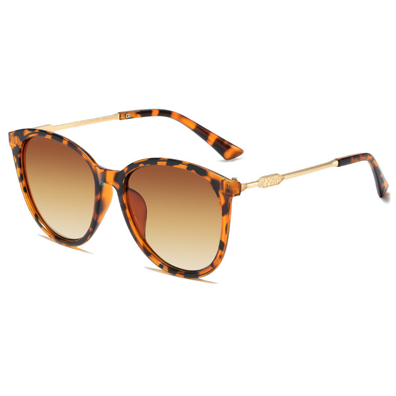 Damen Modische Cat-Eye Sonnenbrille mit verspiegelten Gläsern Karnz