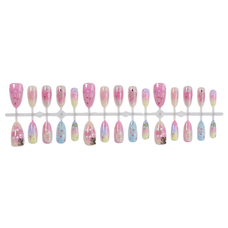 Künstlerisches Press-On-Nagelset mit floralen und grafischen Designs Karnz