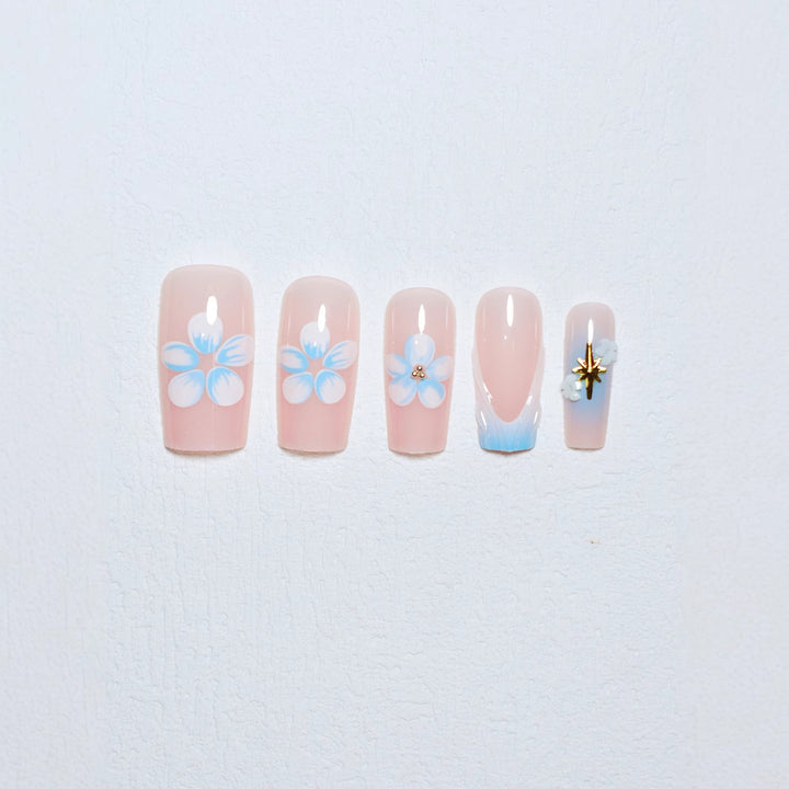 Blumenverzierte Nagelkunstverlängerungen Karnz