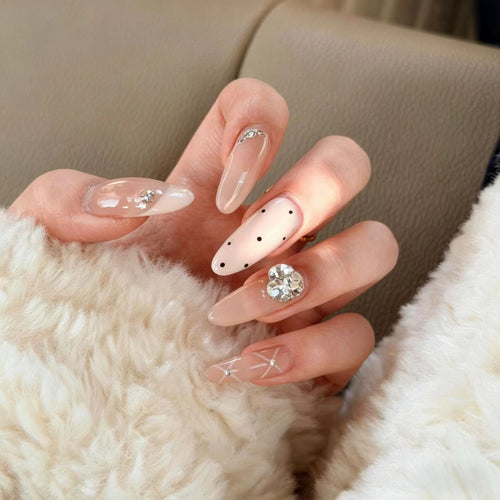 Elegante dekorative Nagelkunst
