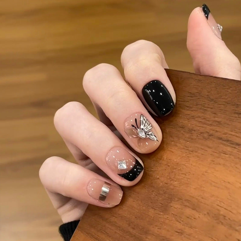 Künstlerisches Stiletto Press-On Nagelset mit Schmetterlingsverzierungen Karnz