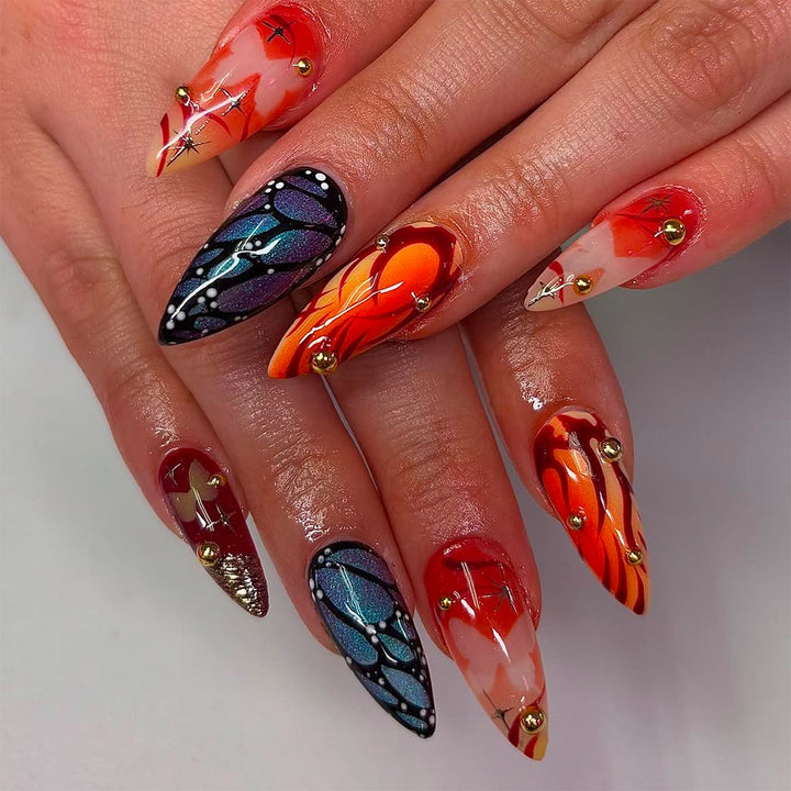Kunstfingernägel mit Kreativem Schmetterlingsdesign und Glamourösen Akzenten Karnz