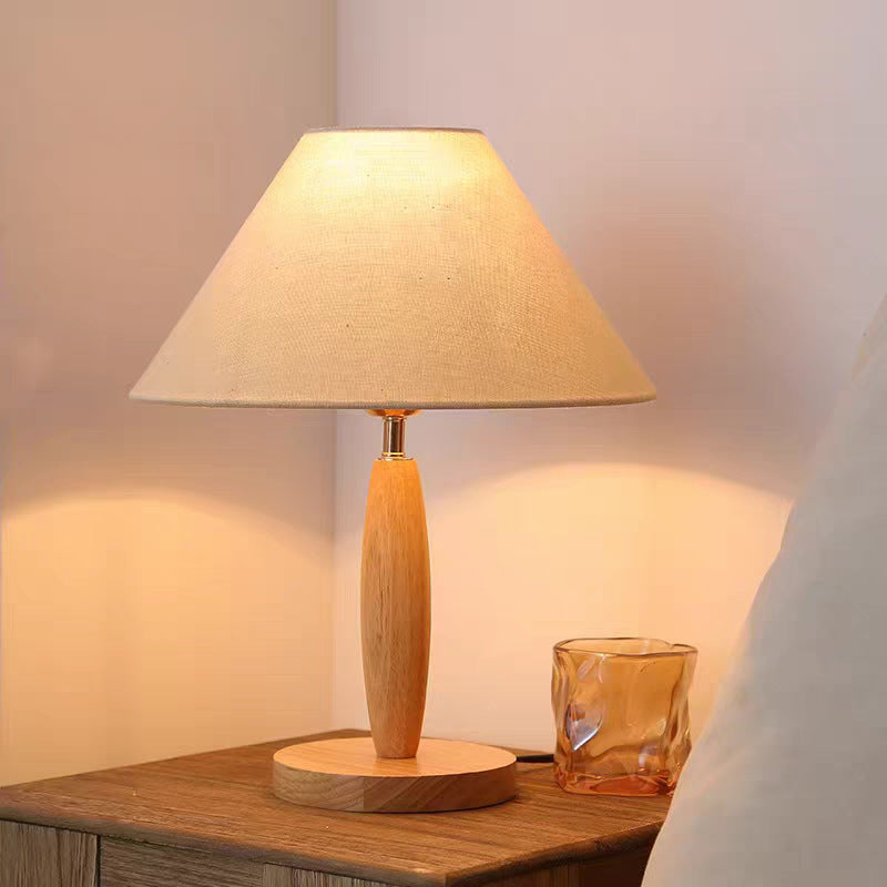 Stilvolle Tischlampe mit Holzfuß