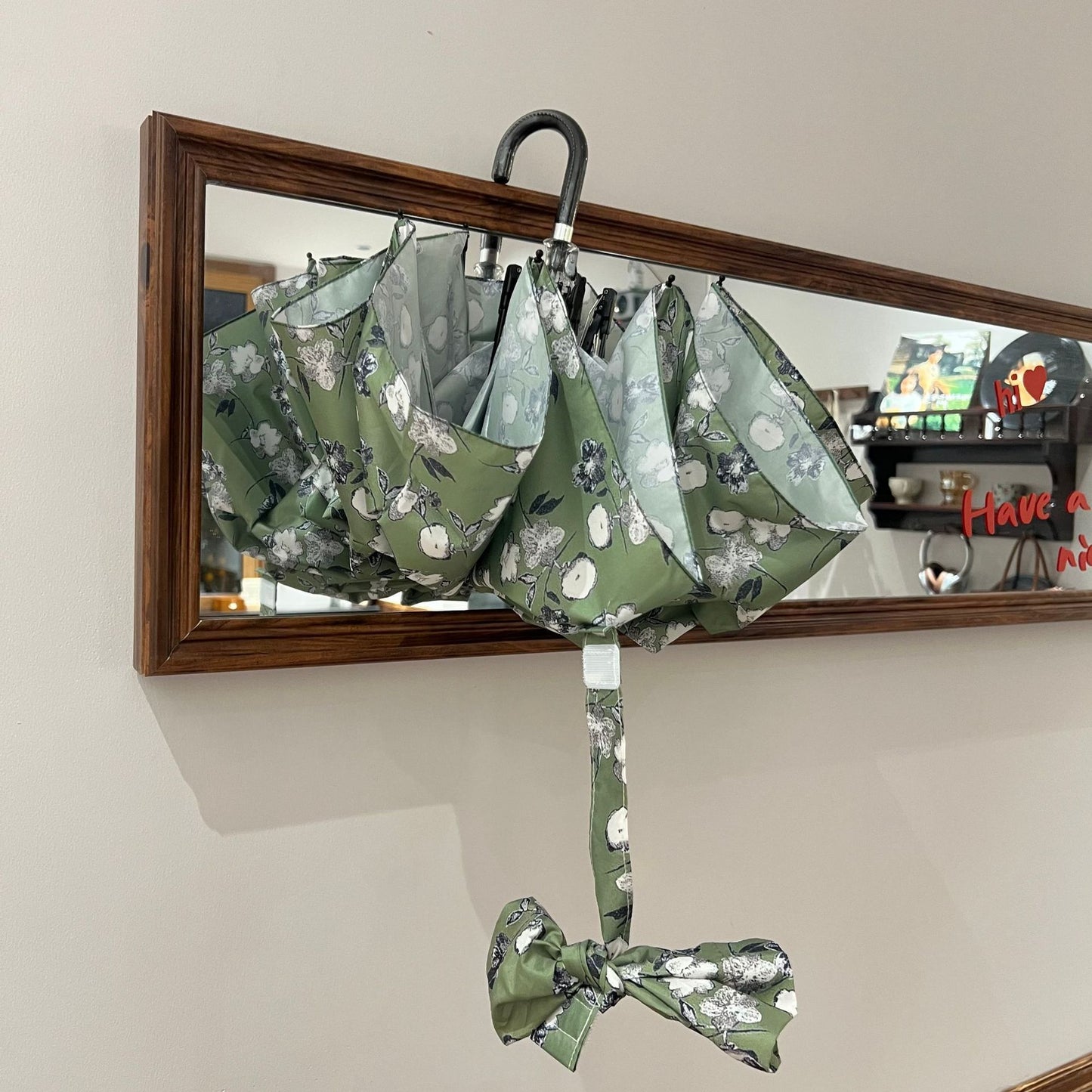 Damen Faltregenschirm mit stilvollem floralem Design Karnz