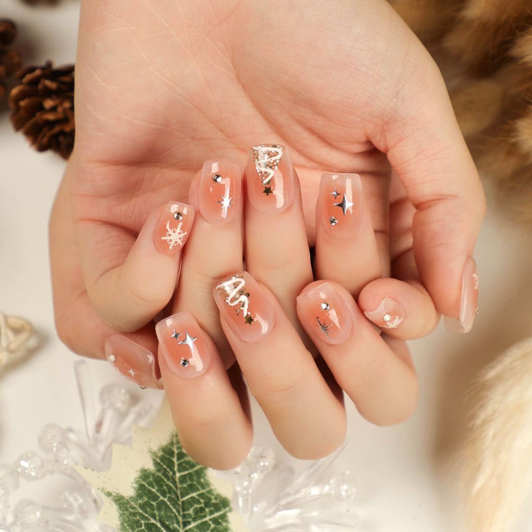 Kunstvolle Nagelverlängerungen mit Weihnachtsdesign Karnz