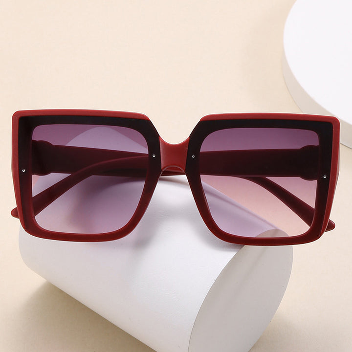 Damen quadratische Sonnenbrille mit einzigartigem Reifenelement Karnz