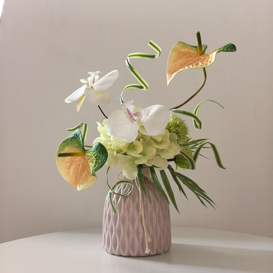 Elegante künstliche Blumenarrangement