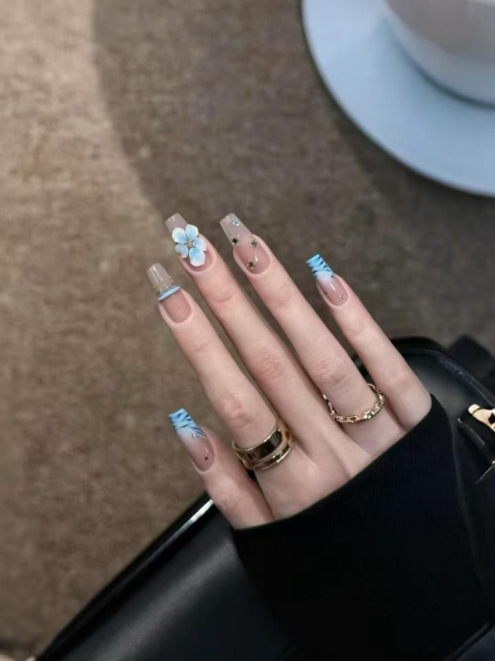 Künstlerische Floral Press-On Nagelverlängerungen