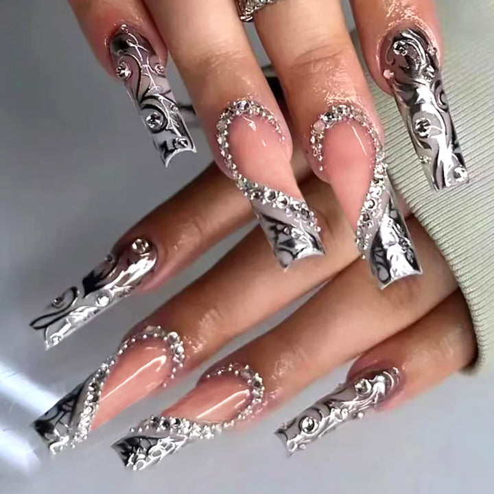 Dekorative Strass-Stiletto Press-On Nägel Karnz