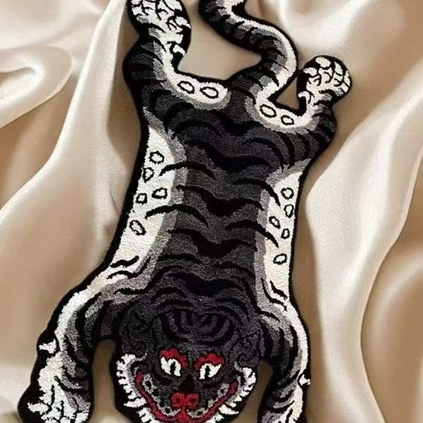 Tiger-förmiger gestickter Akzentteppich
