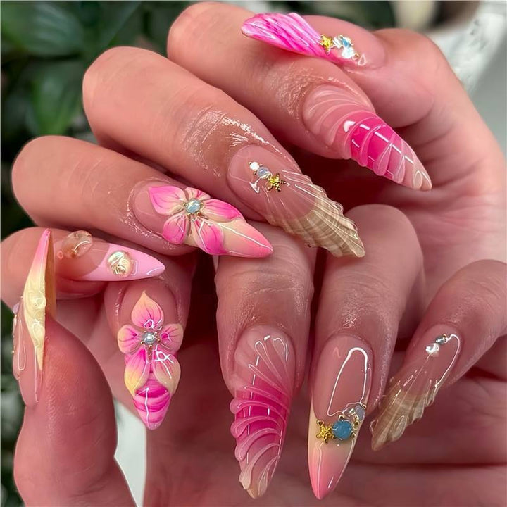 Glamouröse Stiletto-Nagelerweiterungen Karnz