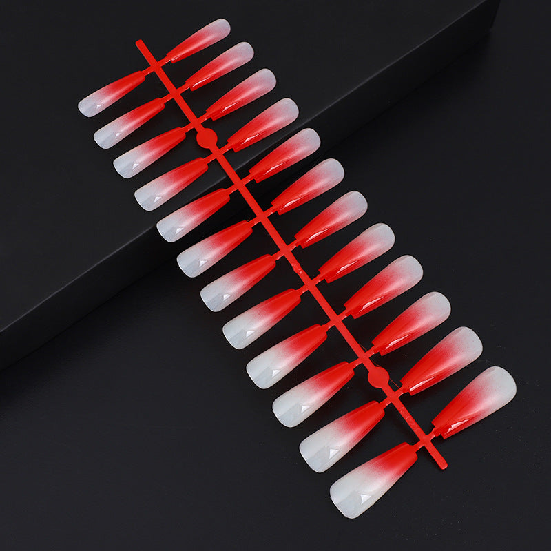 Kunstnägel im eleganten Ombre-Design Karnz