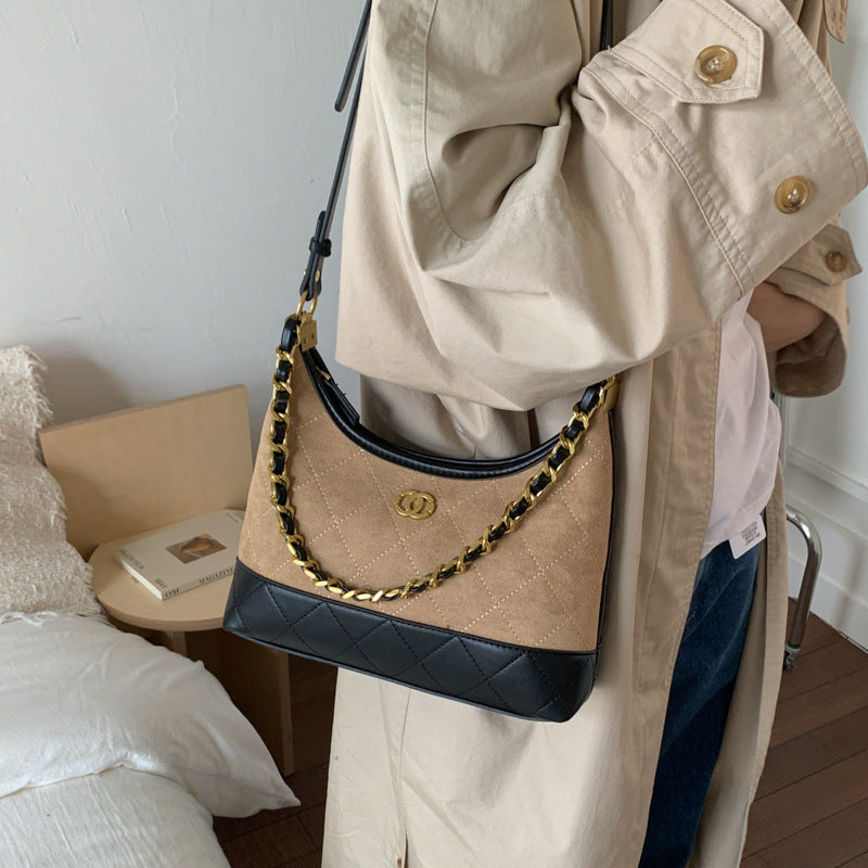 Gepolsterte Wildleder Schultertasche Karnz